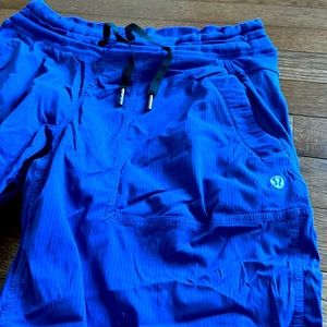 Lululemon Studio Crop Size 6 - vibrant purple - excellent condition